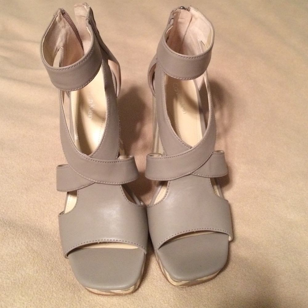 Super cute taupe wide heels by Calvin Klein
